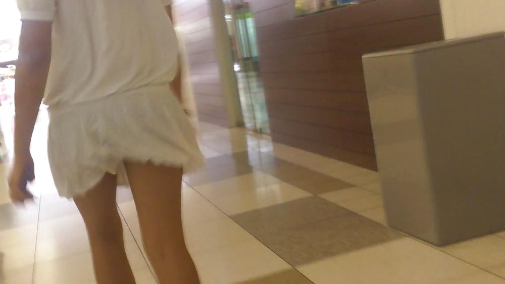 25P Cute girls ass & butt in short white mini skirt & red shoes