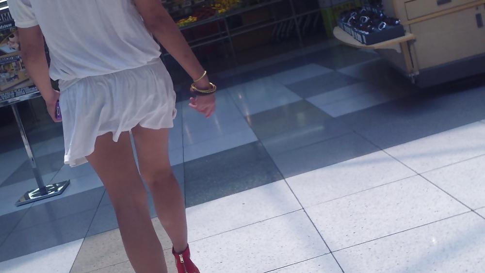 25P Cute girls ass & butt in short white mini skirt & red shoes