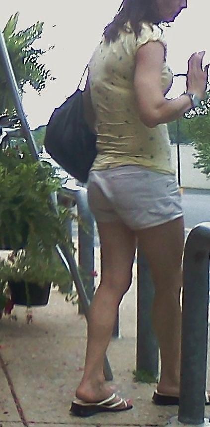 25P Itrbu's Sneaky Non-Nude Public Voyer Pix VOL1: Ass & Legs