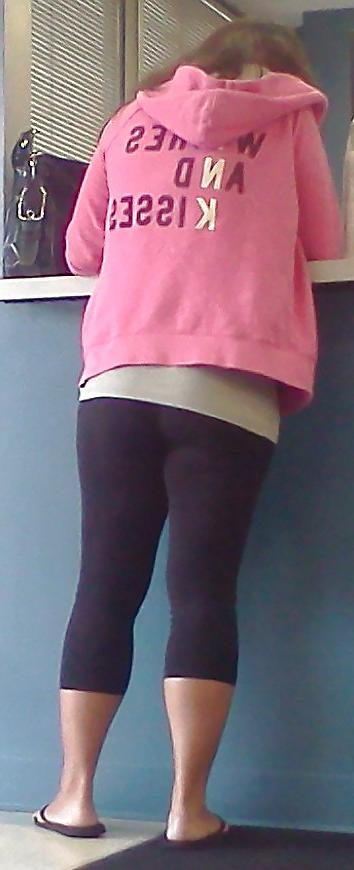 25P Itrbu's Sneaky Non-Nude Public Voyer Pix VOL1: Ass & Legs