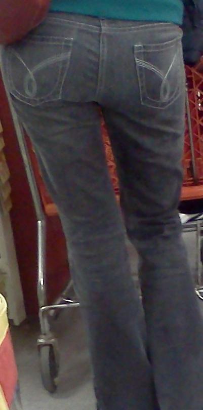 25P Itrbu's Sneaky Non-Nude Public Voyer Pix VOL1: Ass & Legs