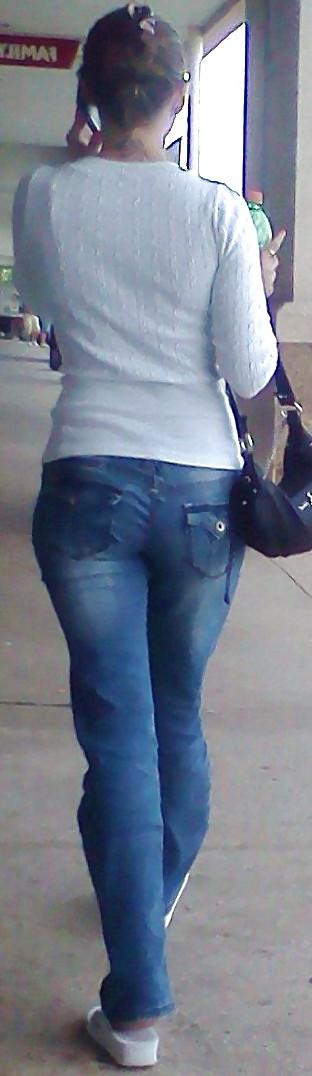 25P Itrbu's Sneaky Non-Nude Public Voyer Pix VOL1: Ass & Legs