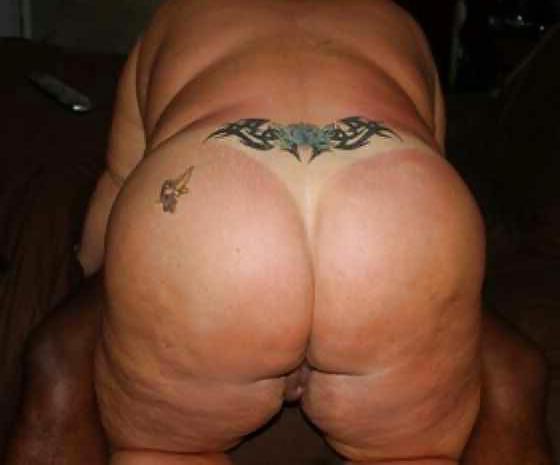 25P Big butt moms2