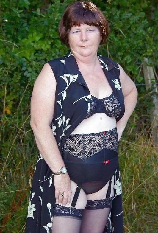 23P Matures and grannies 30.