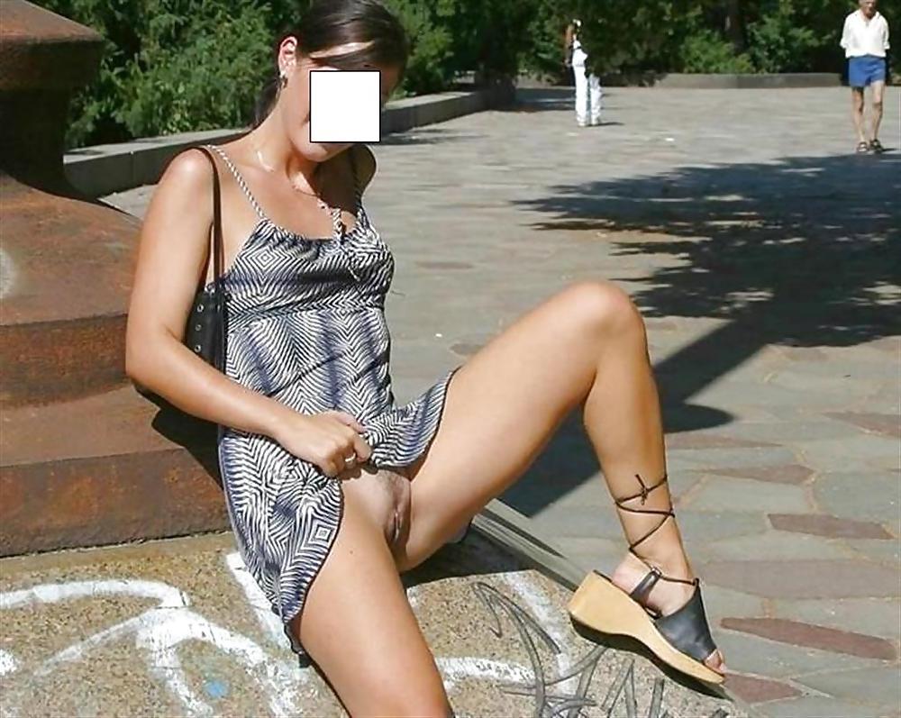 25P Upskirt - no panties