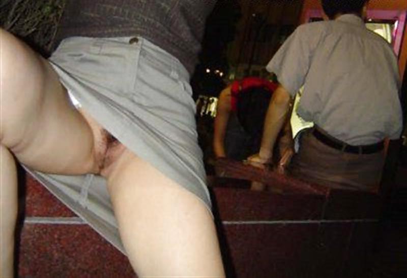 25P Upskirt - no panties
