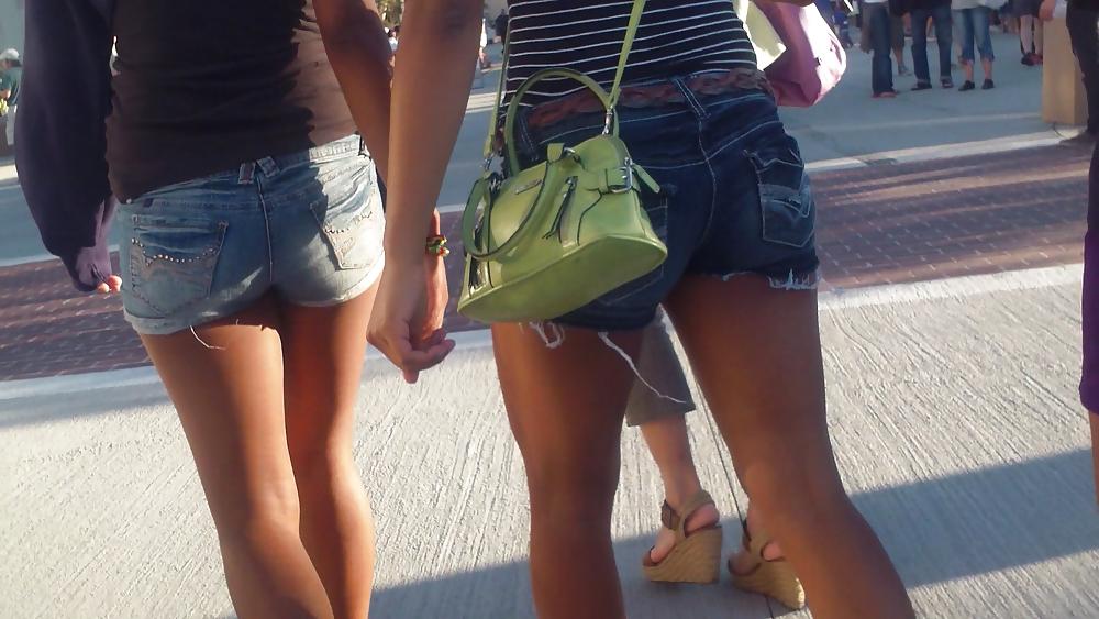 25P Amazing girls ass & butt in jean shorts