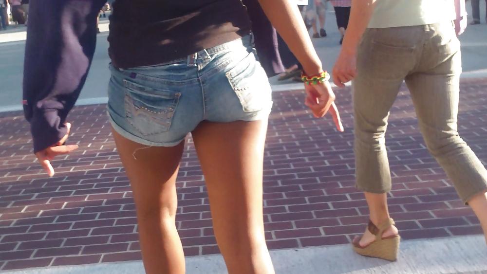 25P Amazing girls ass & butt in jean shorts