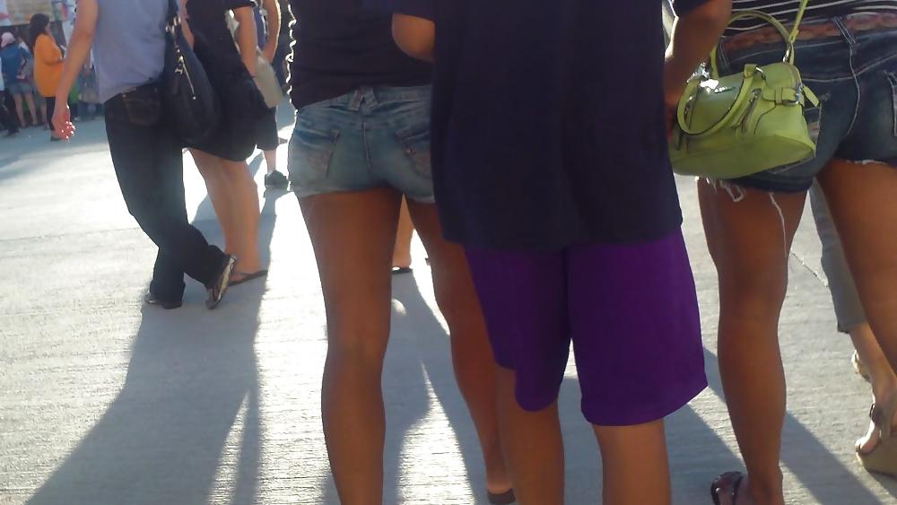 25P Amazing girls ass & butt in jean shorts