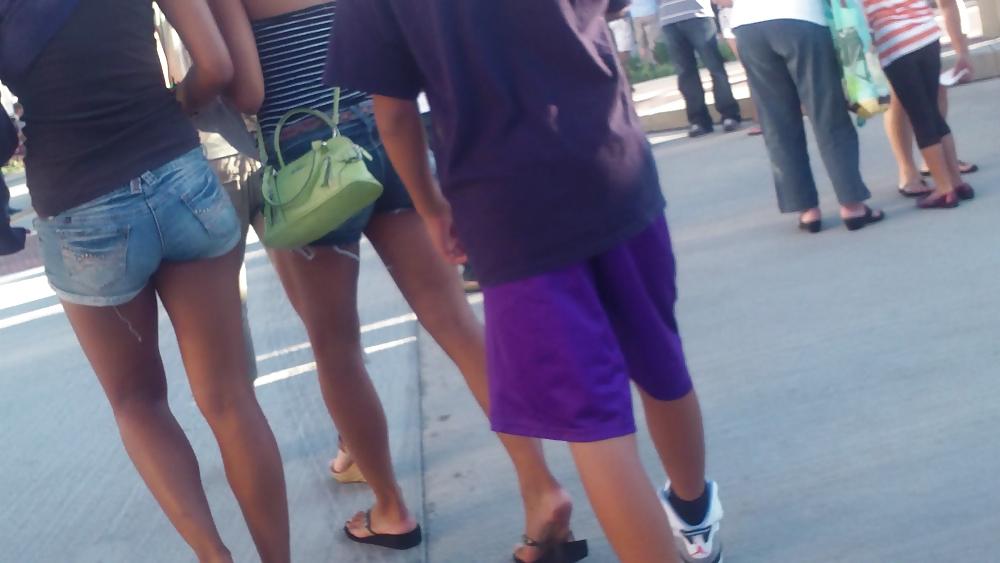 25P Amazing girls ass & butt in jean shorts