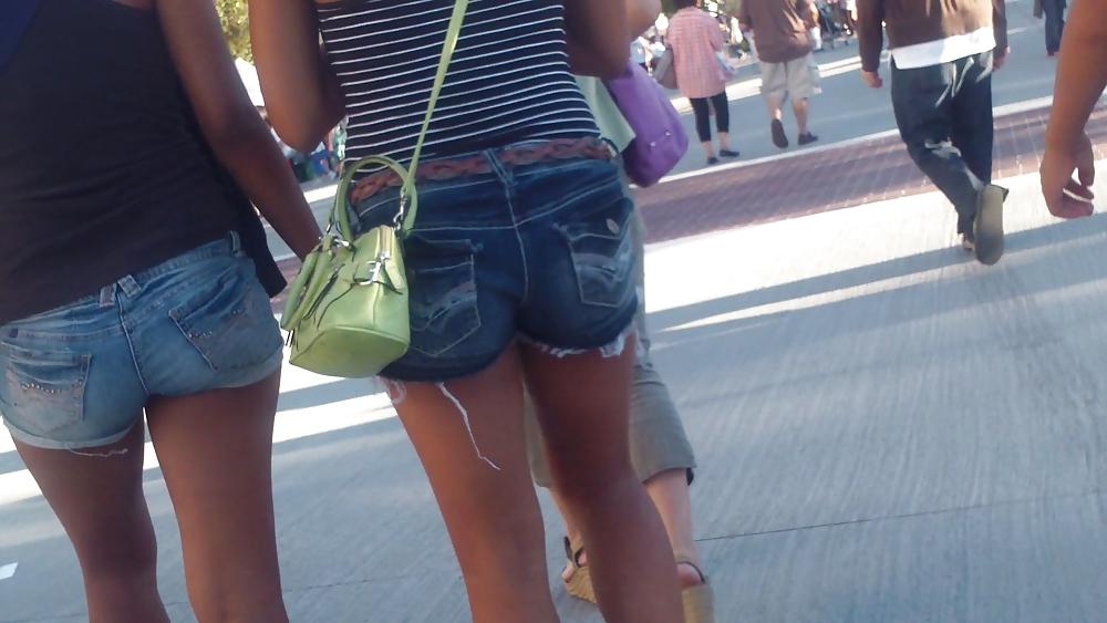 25P Amazing girls ass & butt in jean shorts