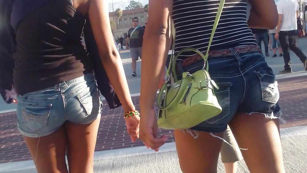 25P Amazing girls ass & butt in jean shorts