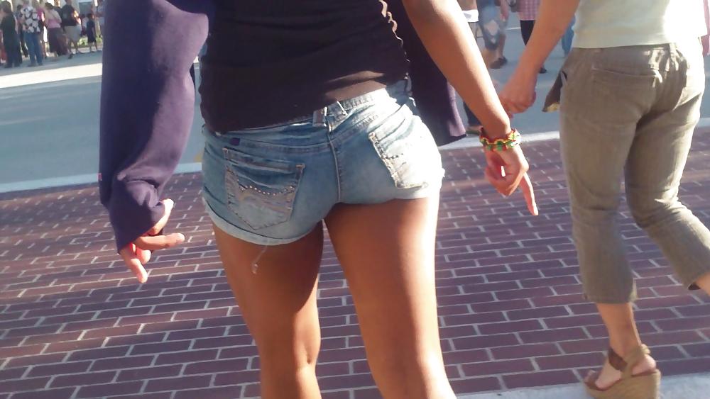 25P Amazing girls ass & butt in jean shorts