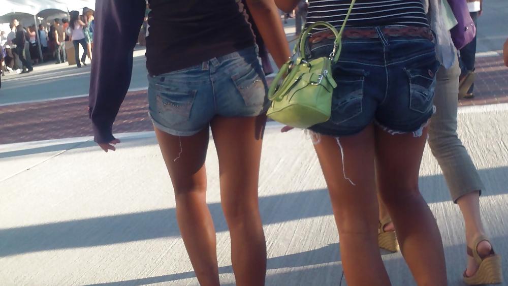 25P Amazing girls ass & butt in jean shorts