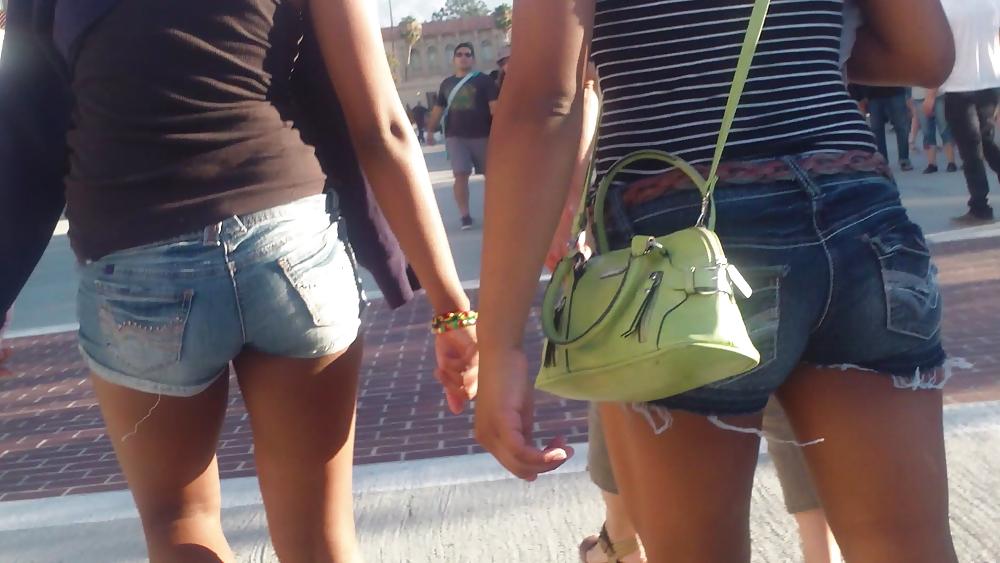 25P Amazing girls ass & butt in jean shorts