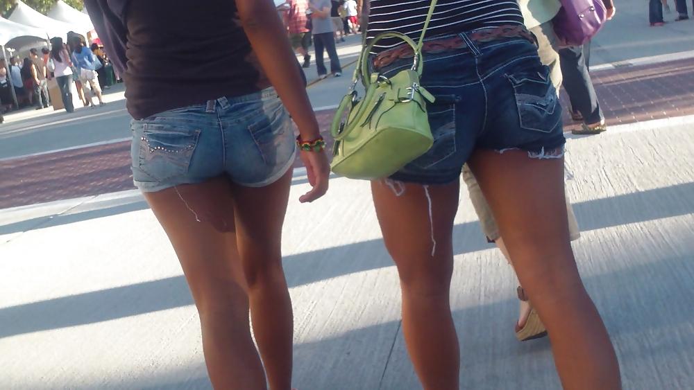 25P Amazing girls ass & butt in jean shorts