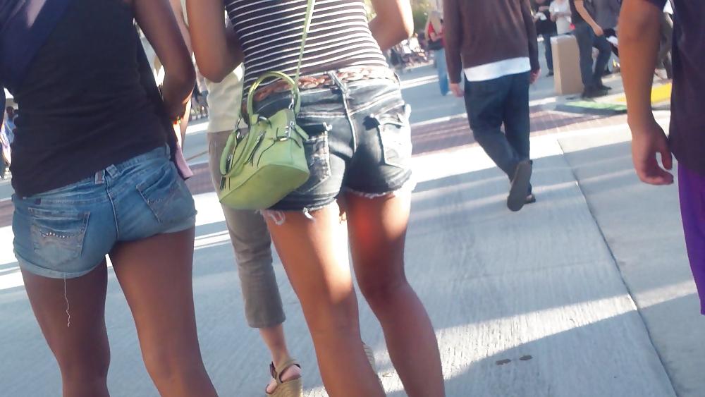 25P Amazing girls ass & butt in jean shorts