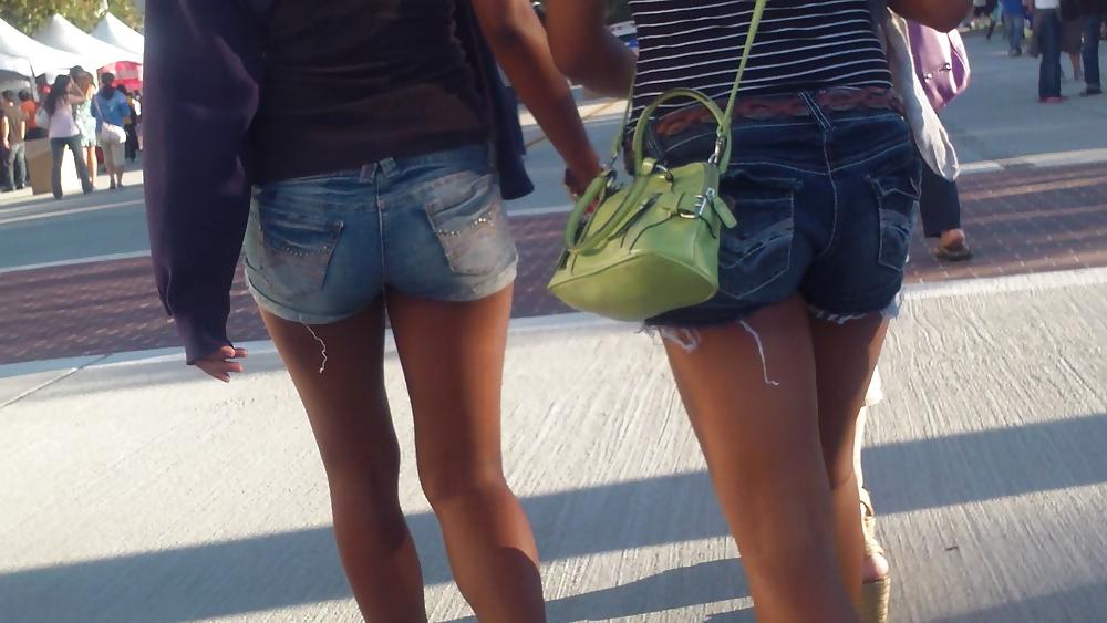 25P Amazing girls ass & butt in jean shorts