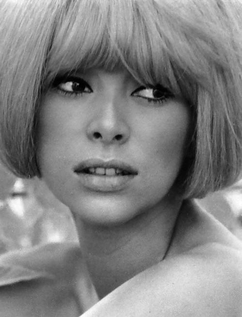 12P Mireille Darc