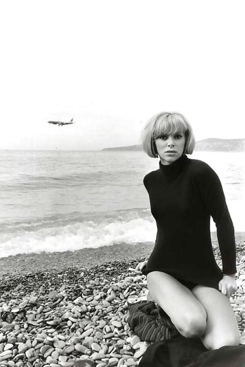 12P Mireille Darc