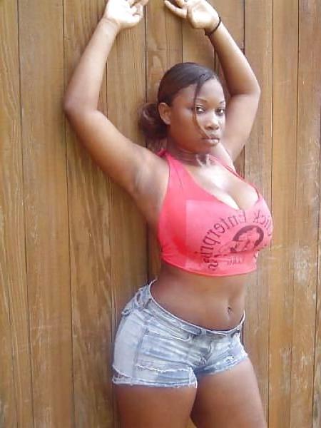 25P Curvy Beauties 12 Clothed Edition