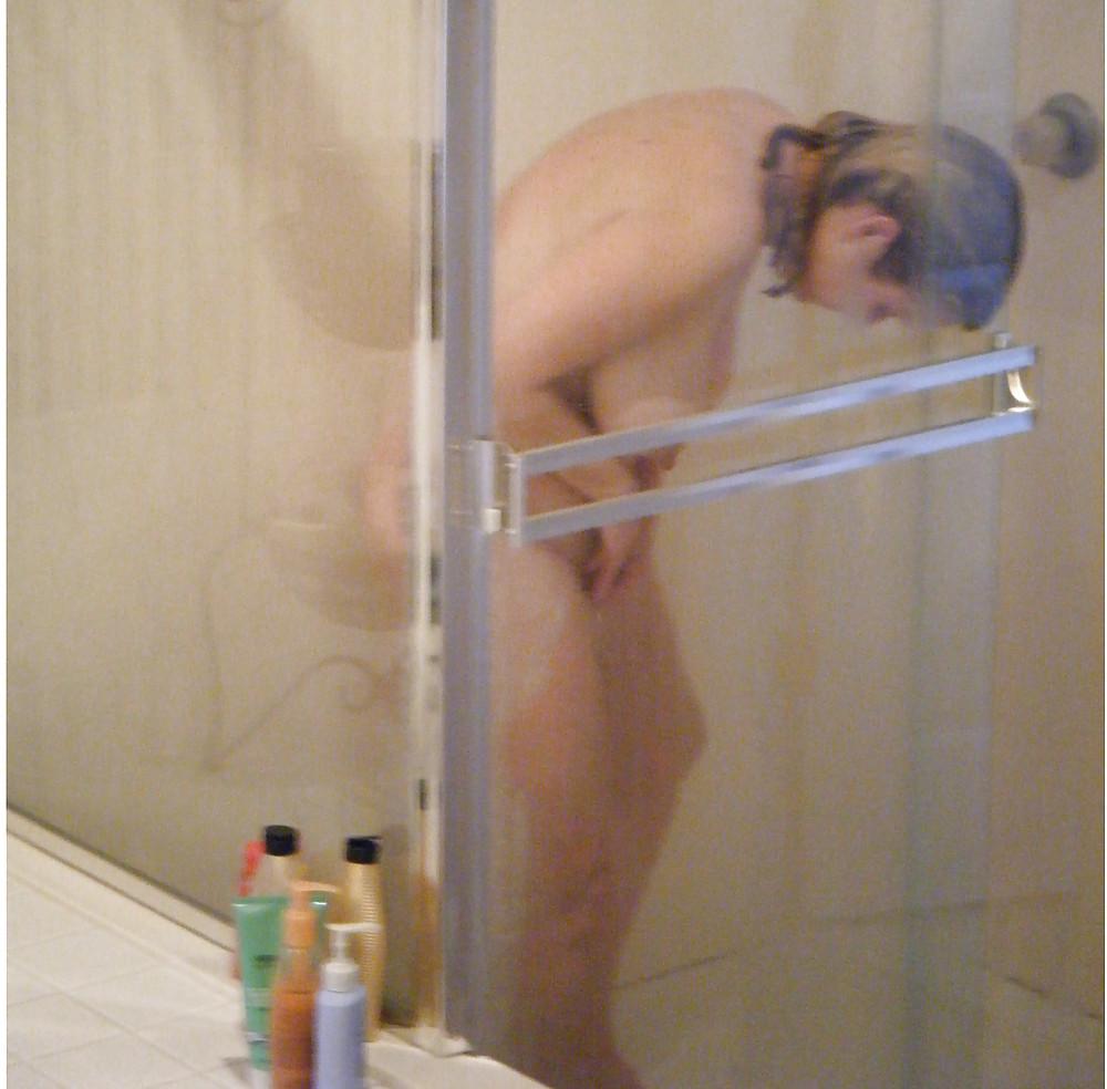 25P Unaware Mature Wife