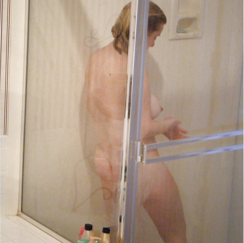 25P Unaware Mature Wife