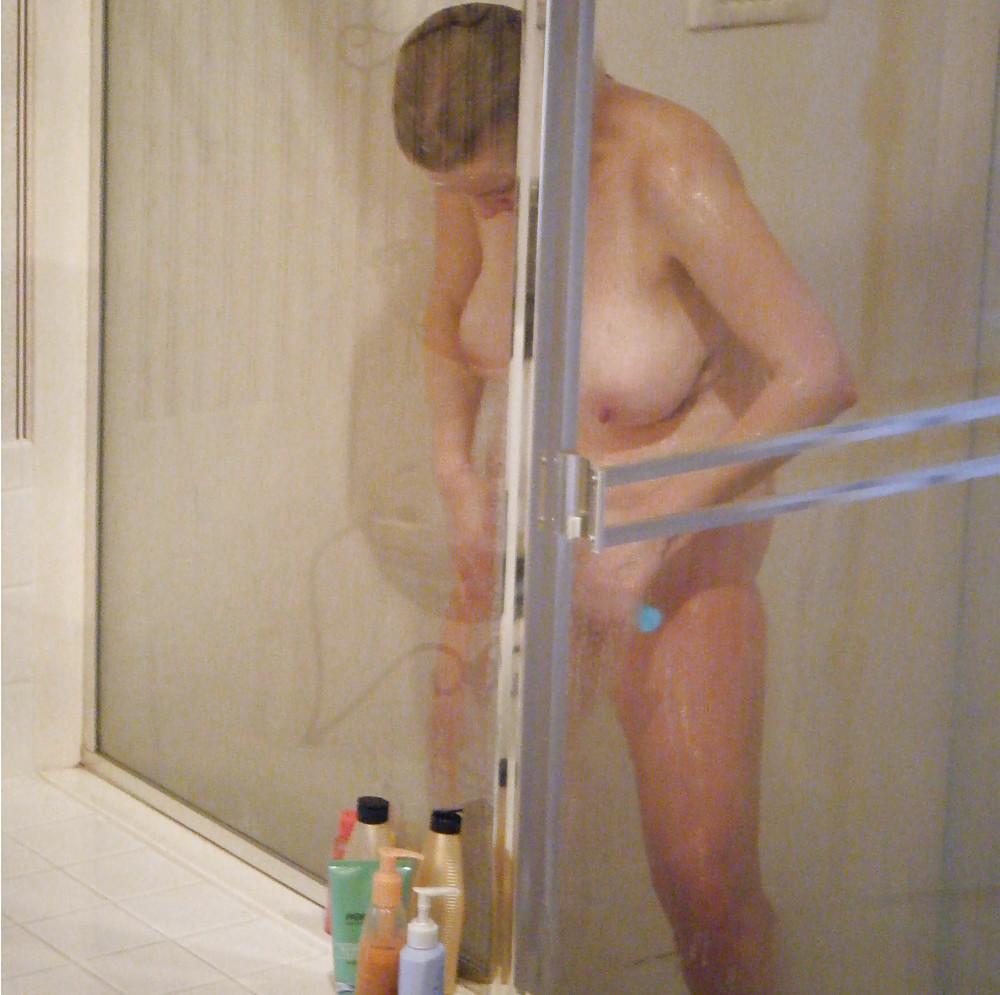 25P Unaware Mature Wife