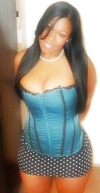 17P NICKI THICK ASS=NON NUDE