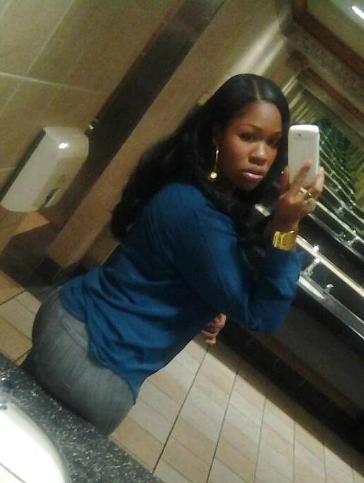 17P NICKI THICK ASS=NON NUDE