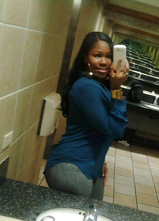 17P NICKI THICK ASS=NON NUDE