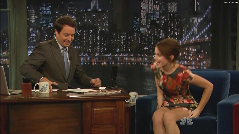 4P Emma Watson Upskirt