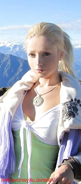 25P Valeria Lukyanova