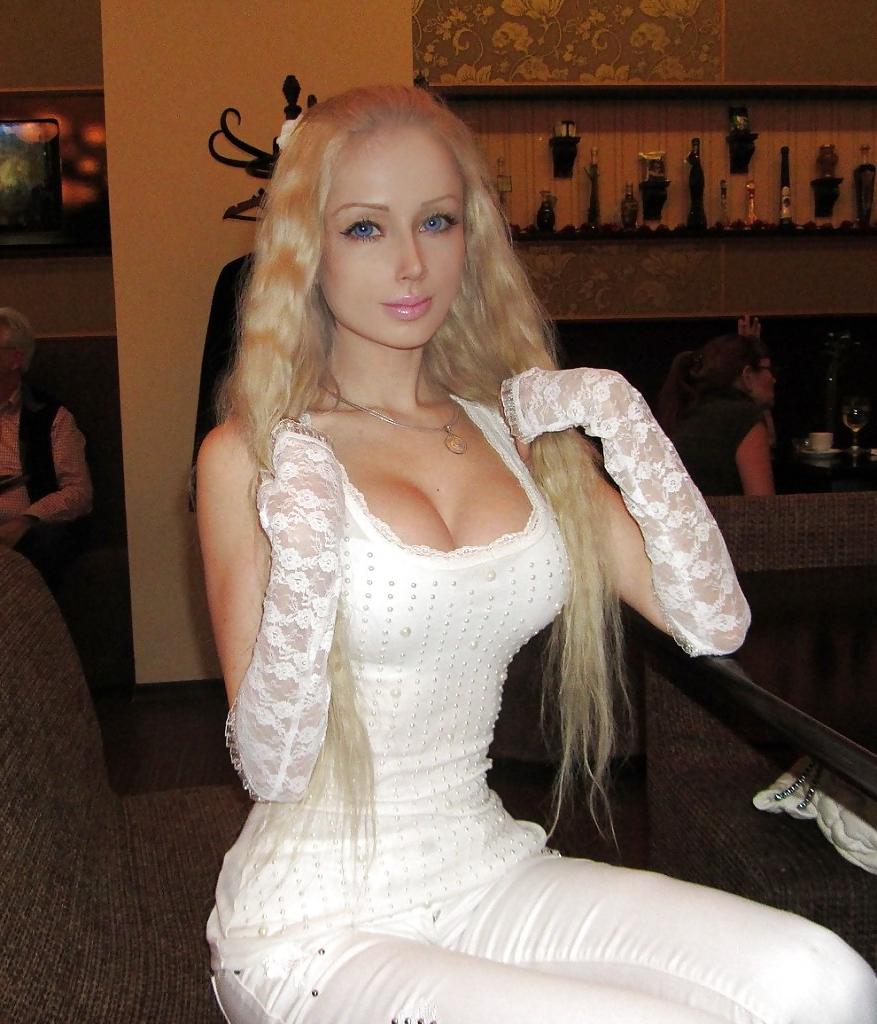 25P Valeria Lukyanova