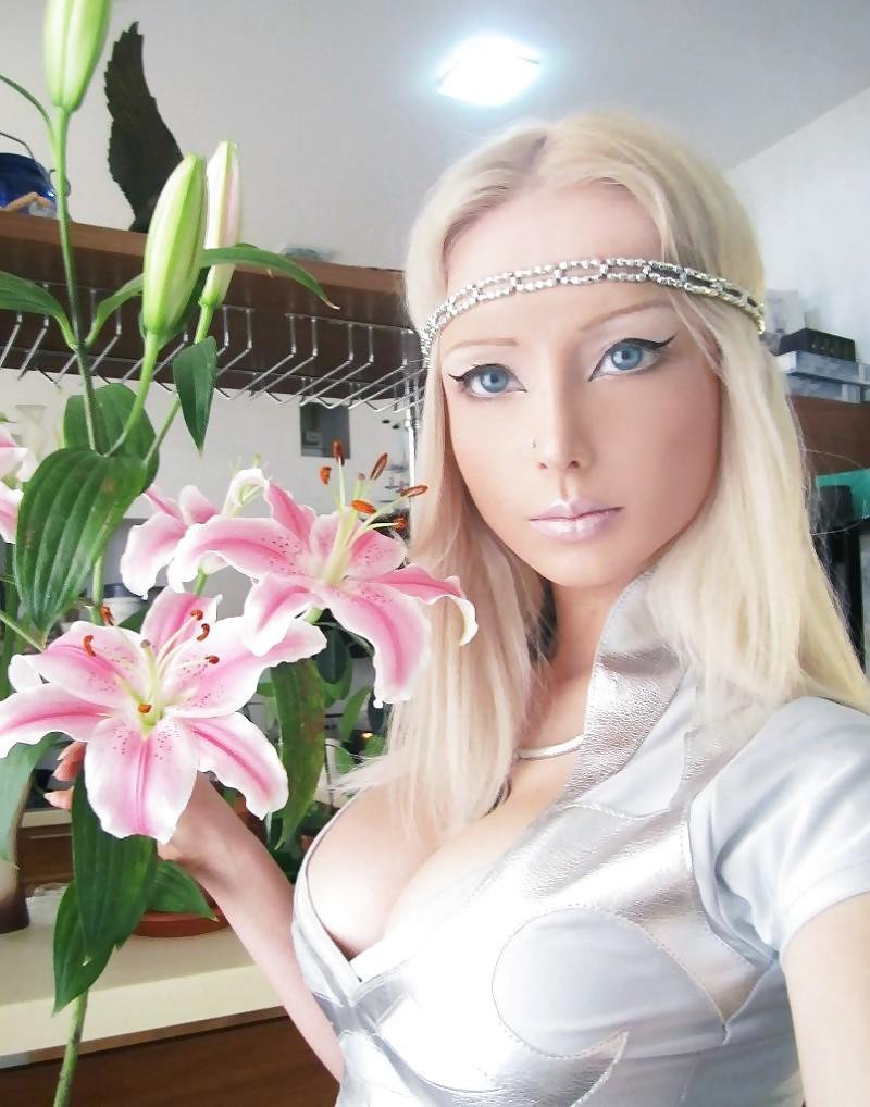 25P Valeria Lukyanova