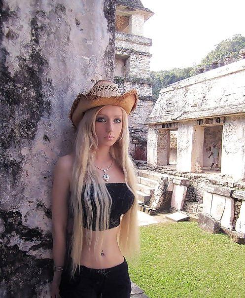 25P Valeria Lukyanova