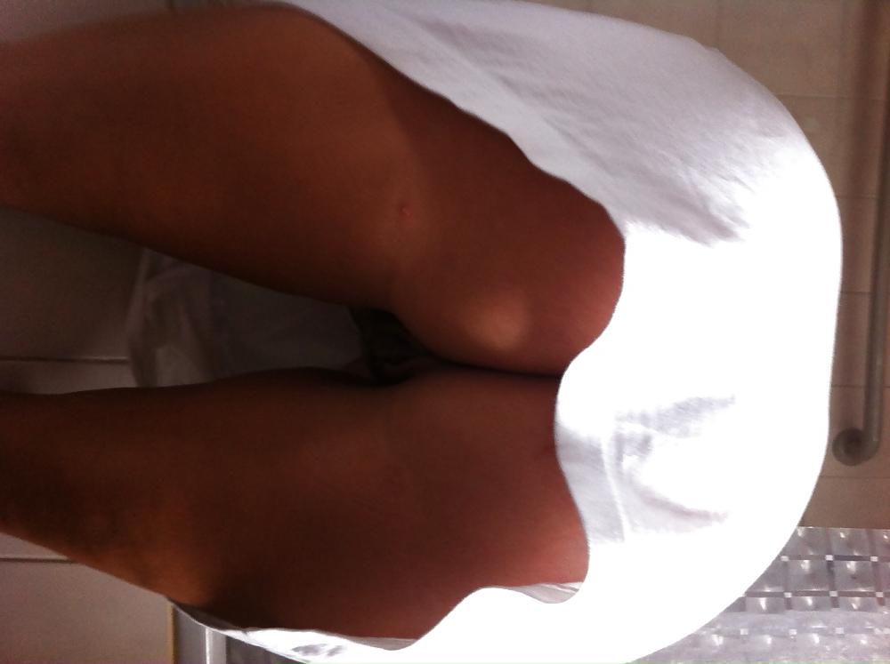4P Upskirt   Hausfrau Mutter und Nachbarin