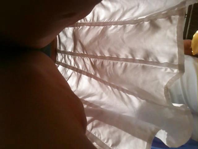 22P Upskirt belle femme mature