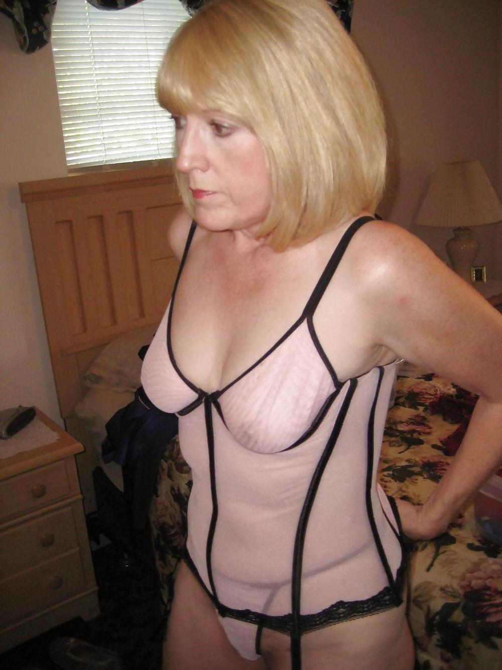 25P Granny & Mature .001
