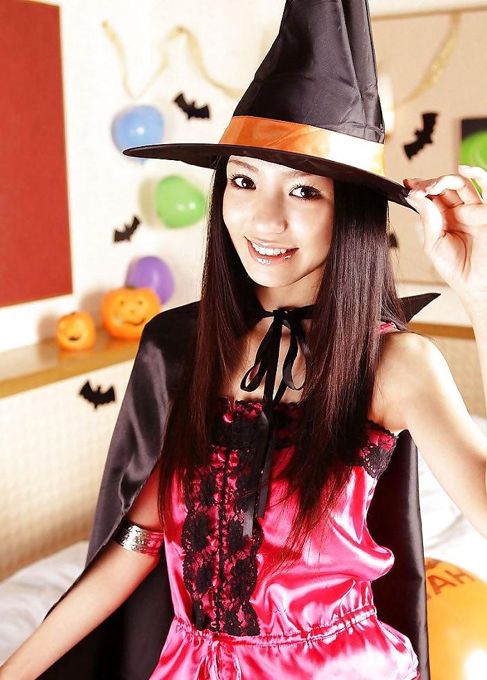 15P Asian Witch