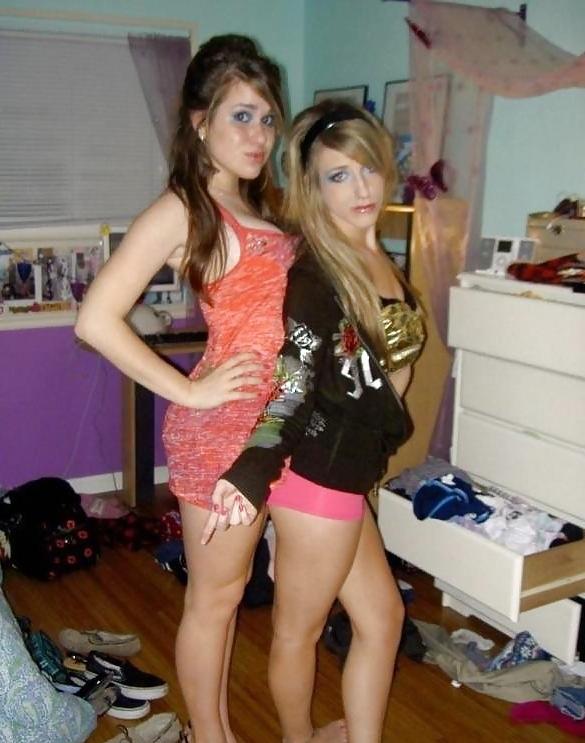 25P Les jeunes salopes ( nonnude )