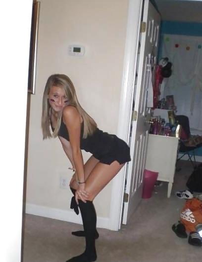 25P Les jeunes salopes ( nonnude )