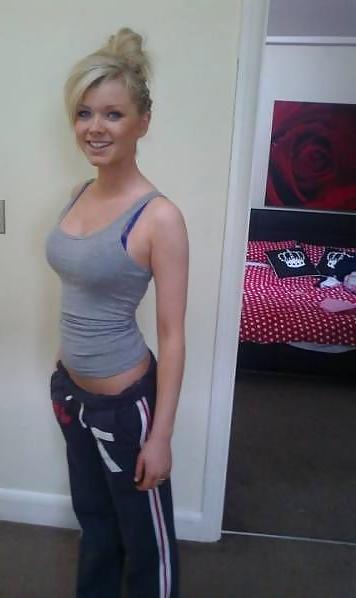 25P Les jeunes salopes ( nonnude )