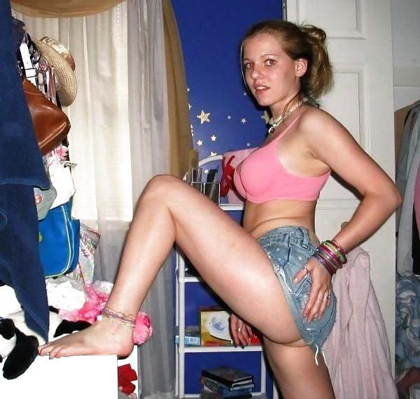 25P Les jeunes salopes ( nonnude )