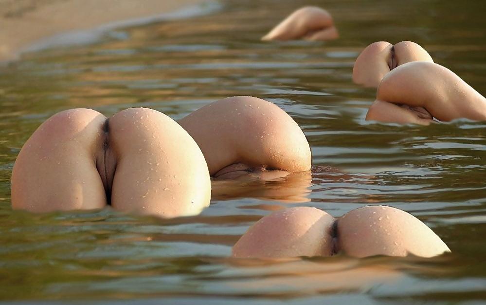 12P Smooth Pudenda Close-Up