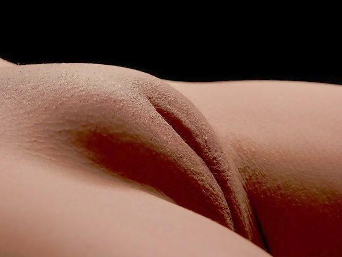 12P Smooth Pudenda Close-Up