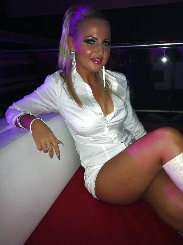 14P Topless Romanian girl: Roxana