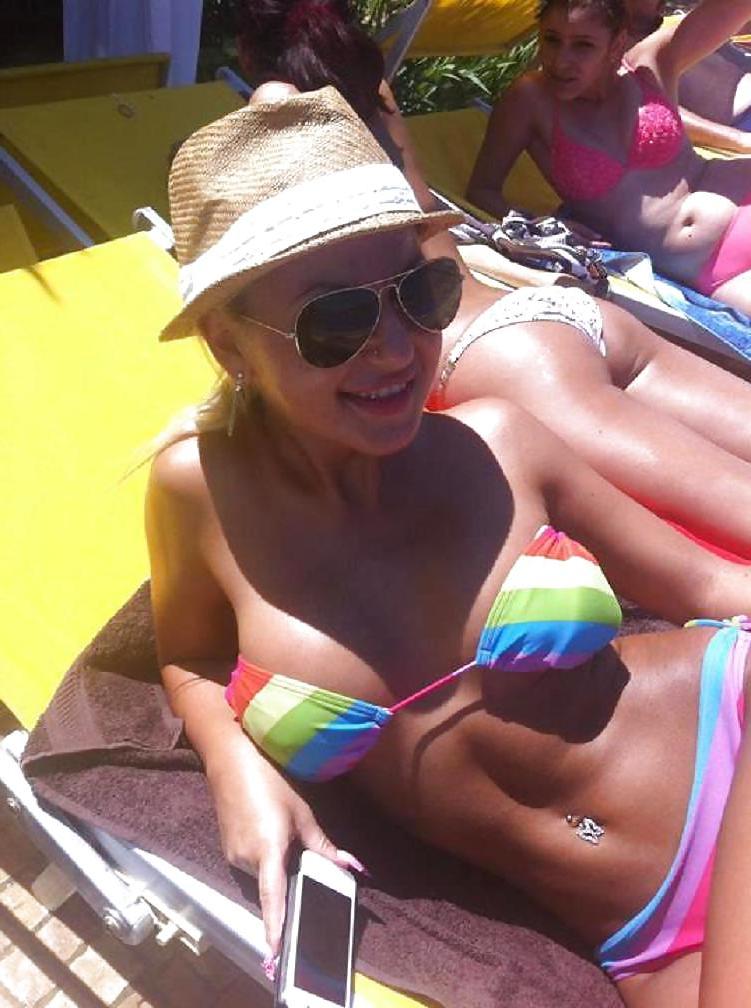 14P Topless Romanian girl: Roxana