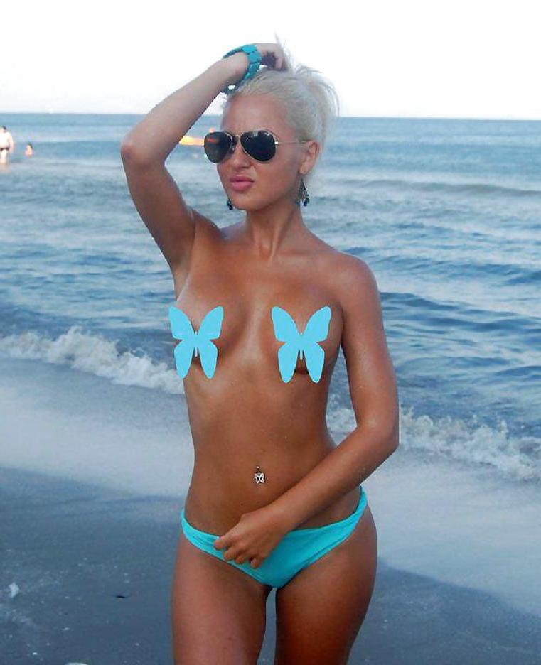 14P Topless Romanian girl: Roxana