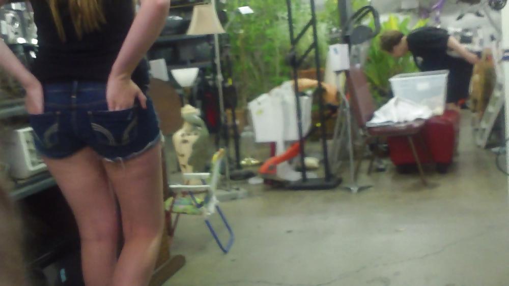 25P Following a nice big butt & ass in jeans shorts